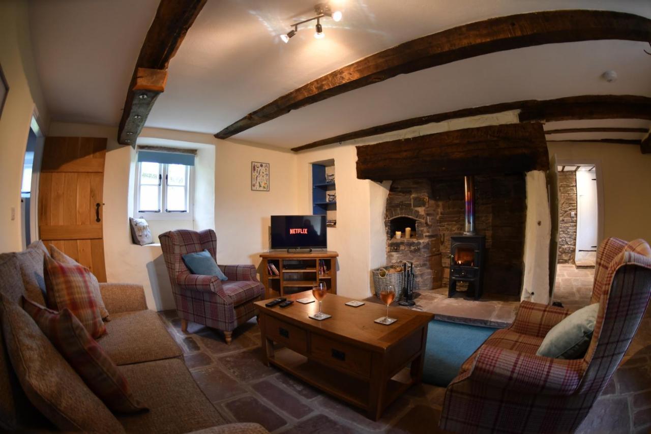 Pant Llwyd Farm Villa Llangynidr Exterior photo