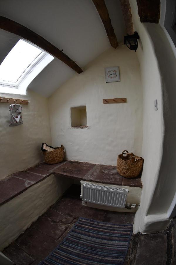 Pant Llwyd Farm Villa Llangynidr Exterior photo