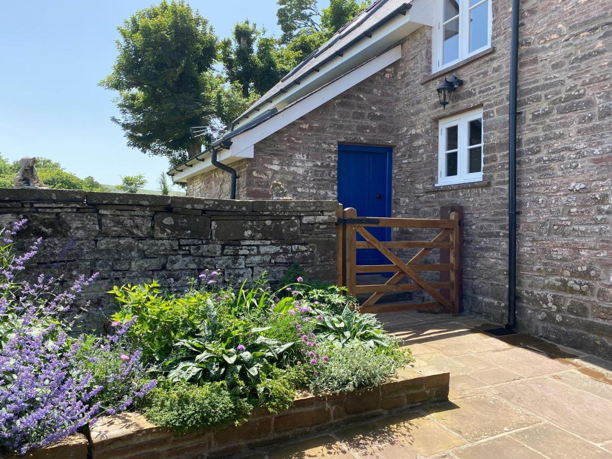 Pant Llwyd Farm Villa Llangynidr Exterior photo