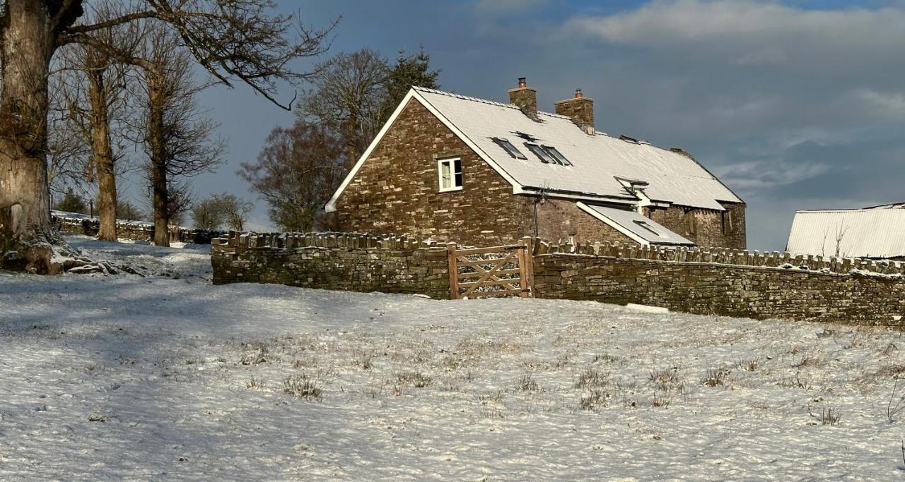 Pant Llwyd Farm Villa Llangynidr Exterior photo