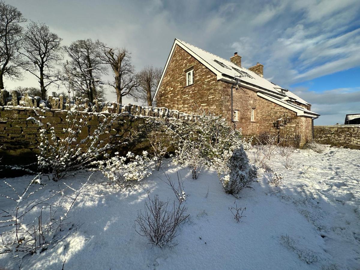 Pant Llwyd Farm Villa Llangynidr Exterior photo